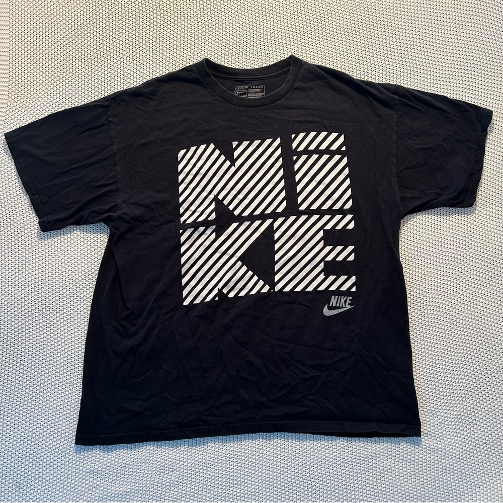 Y2K Nike Black Graphic T-Shirt Size XL